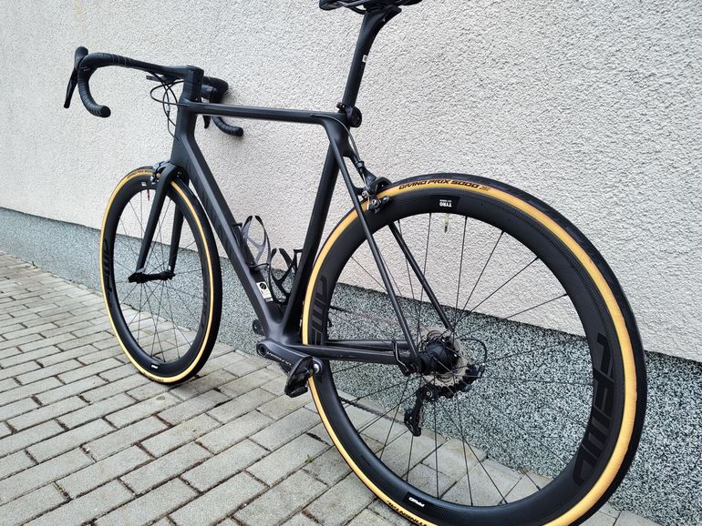 Used Canyon Ultimate CF SL 8 2021 2021 Road & Gravel, Black — image 3 of 7
