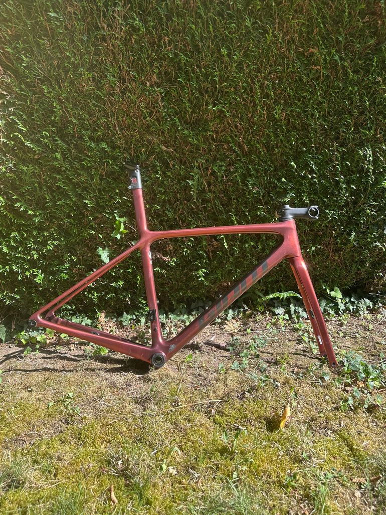 Used Giant TCR Advanced SL, Disc Frameset 2022 Frameset 2022 Road & Gravel — image 1 of 3