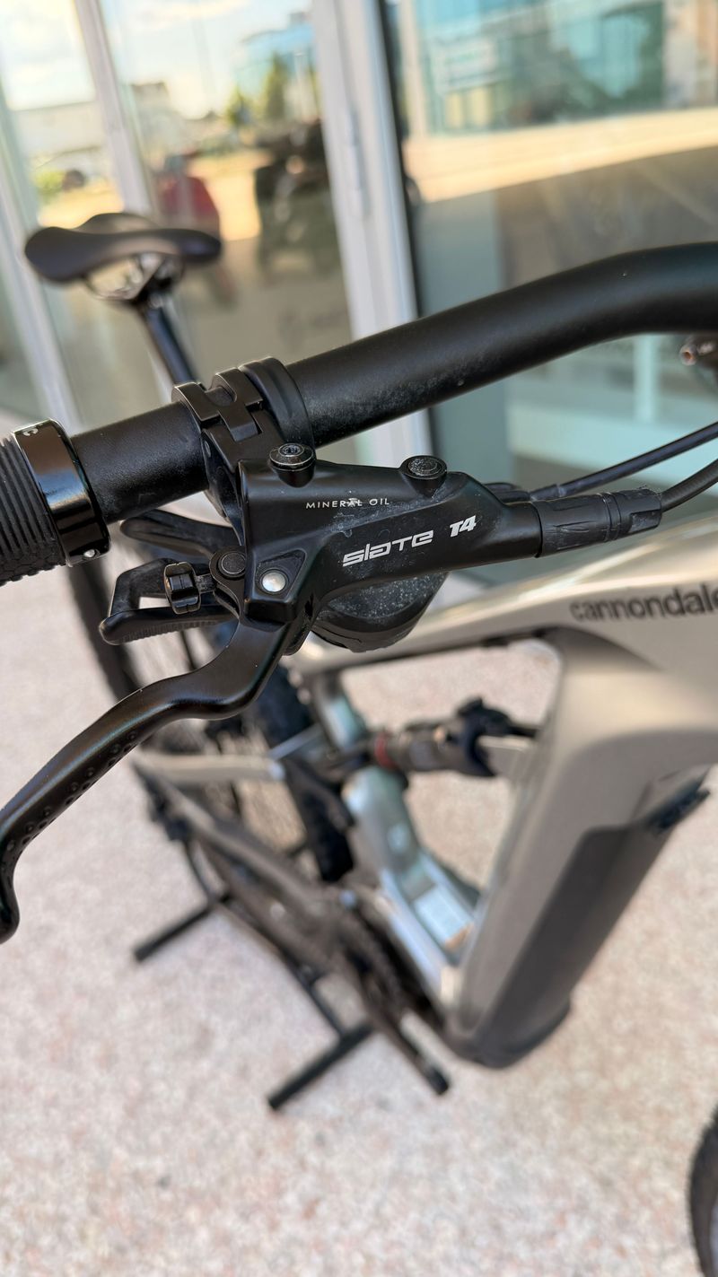 Gebrauchtes Cannondale Habit Shimano Deore 2022 Mountainbike, Hellgrau — Bild 2 von 10