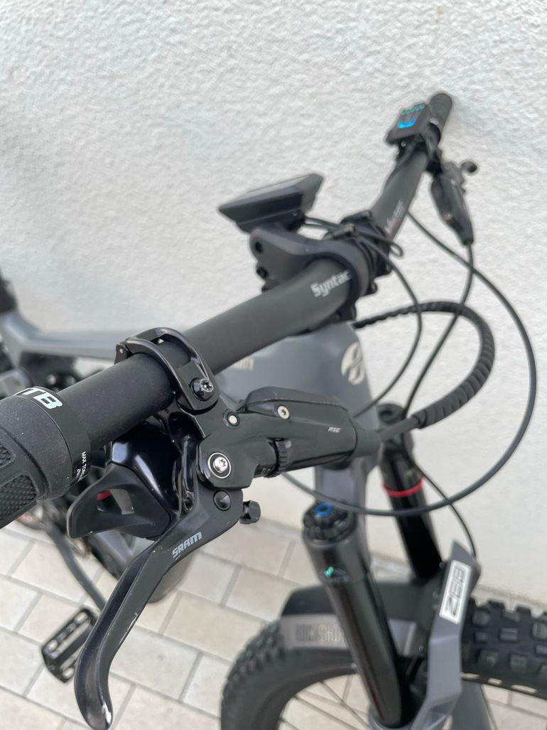 Used Ghost E-Riot AM CF Full Party 2023 2023 Mountainbike, Hellgrau, 27.5, 29 — image 8 of 9