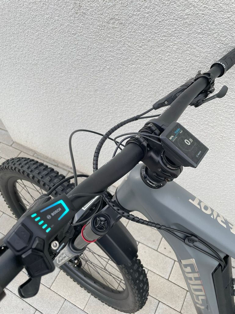 Used Ghost E-Riot AM CF Full Party 2023 2023 Mountainbike, Hellgrau, 27.5, 29 — image 7 of 9