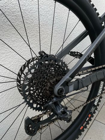 Used Ghost E-Riot AM CF Full Party 2023 2023 Mountainbike, Hellgrau, 27.5, 29 — image 3 of 9