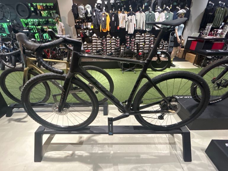 Used Scott Addict Gravel 30 2026 2026 Road & Gravel, Black — image 2 of 11