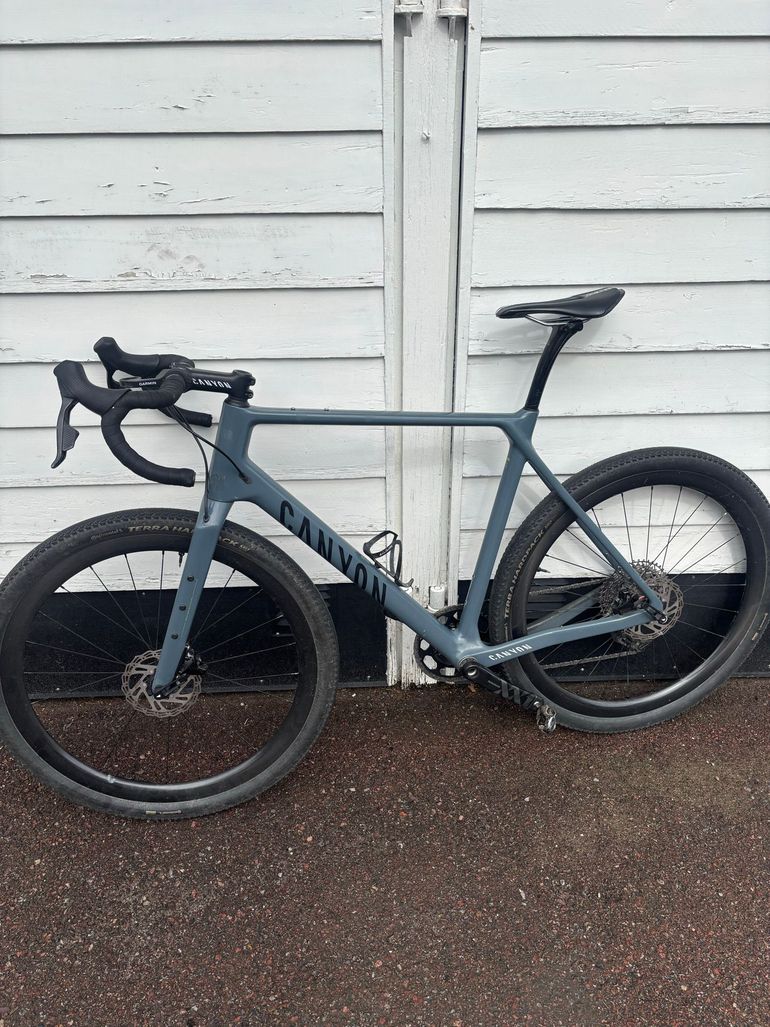 Used Canyon Grizl CF SL 7 eTap 2023 2023 Road & Gravel, Light Gray — image 2 of 3