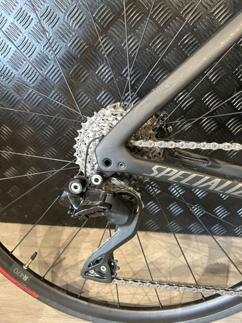 Used Specialized Tarmac SL7 Comp - Shimano 105 Di2 2024 2024 Road & Gravel, Schwarz — image 4 of 6