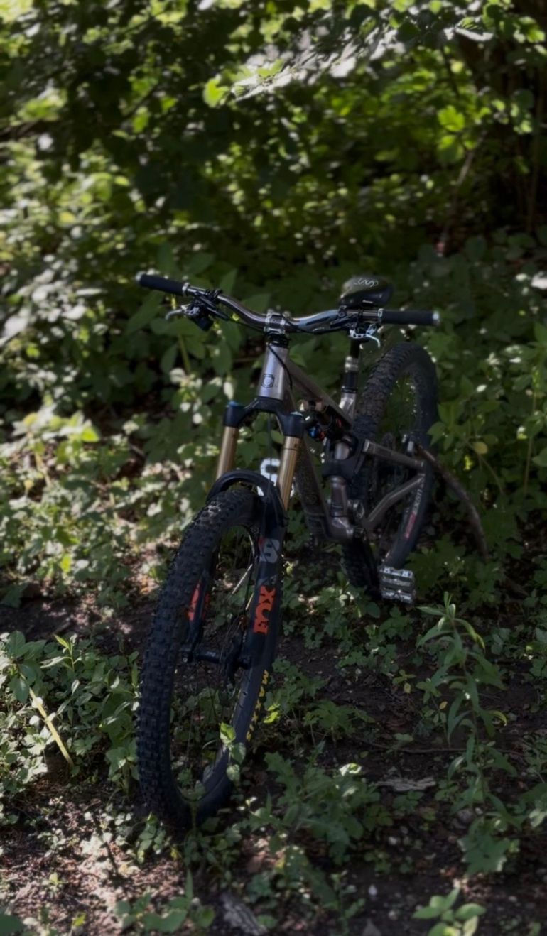 Used Commencal META SX SIGNATURE 2022 2022 Mountainbike, Light Gray — image 7 of 8