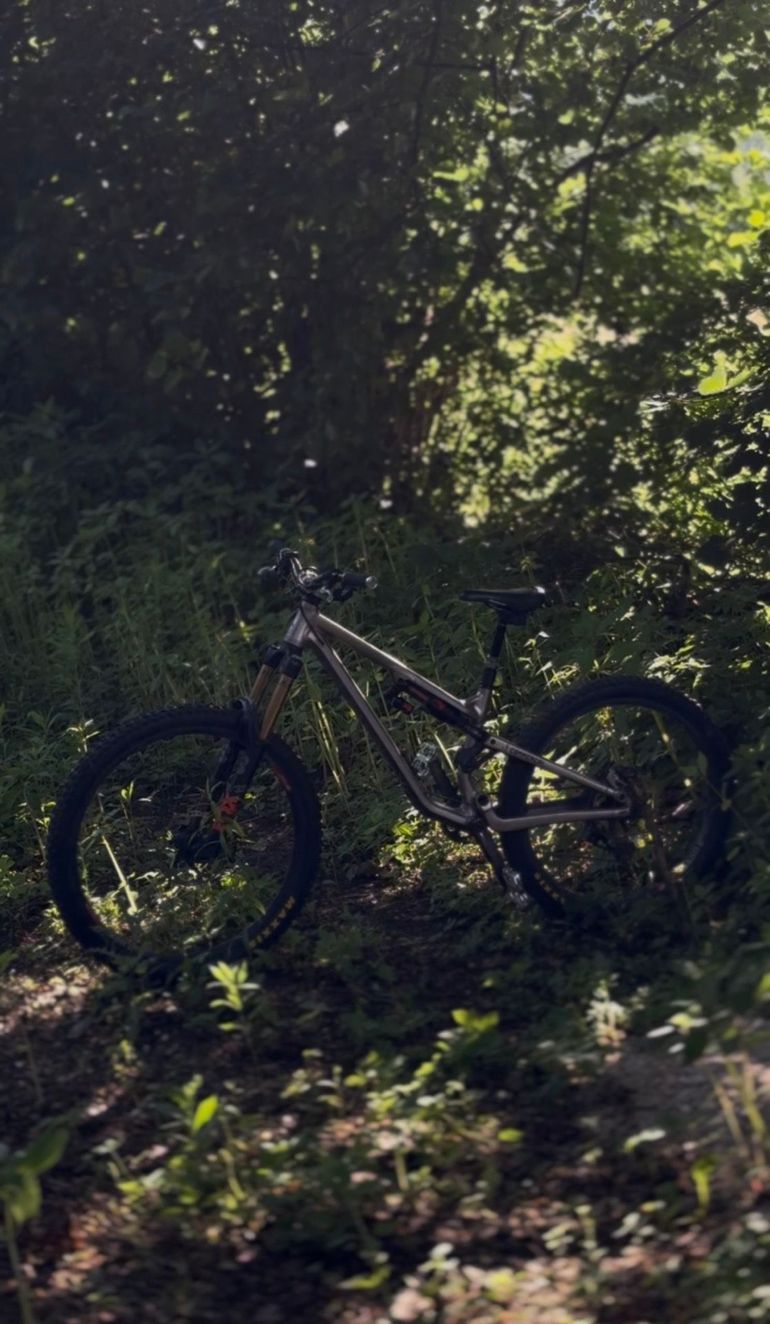 Used Commencal META SX SIGNATURE 2022 2022 Mountainbike, Light Gray — image 2 of 8