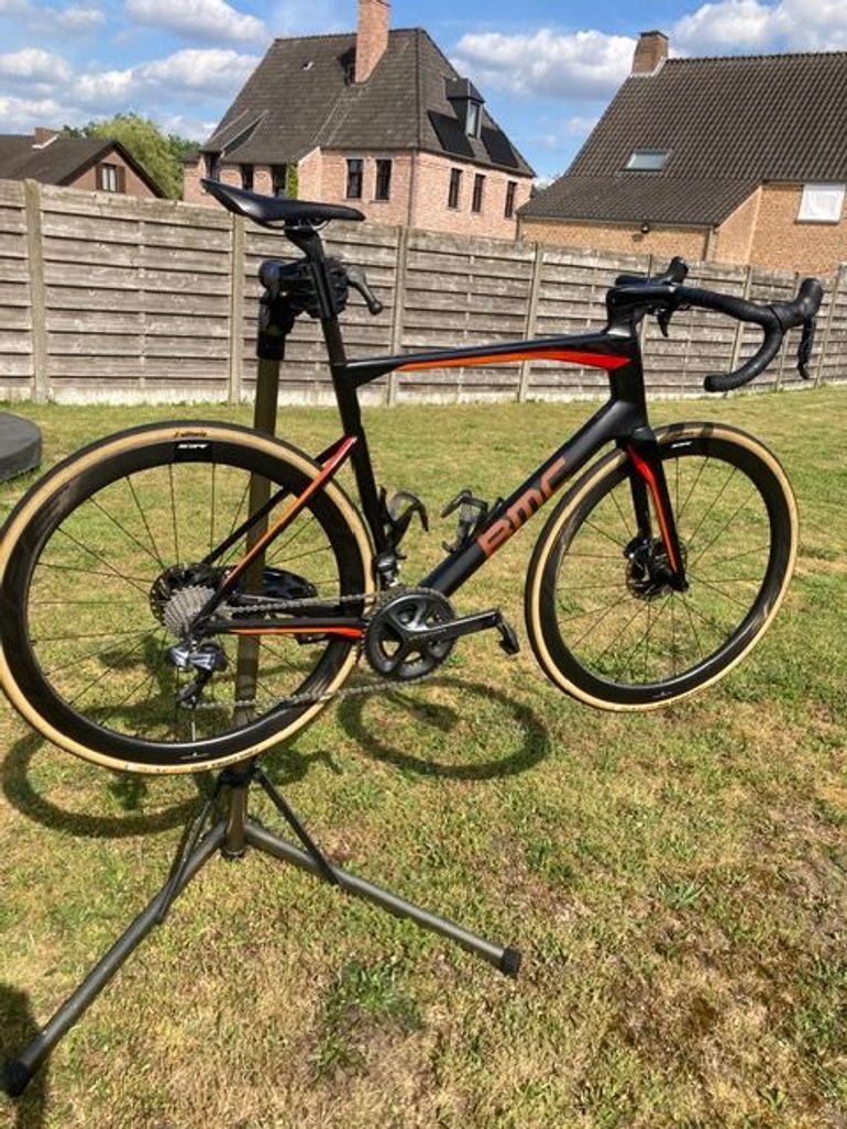 Used BMC Roadmachine 01 FOUR 2020 2020 Road & Gravel, Black — image 2 of 4