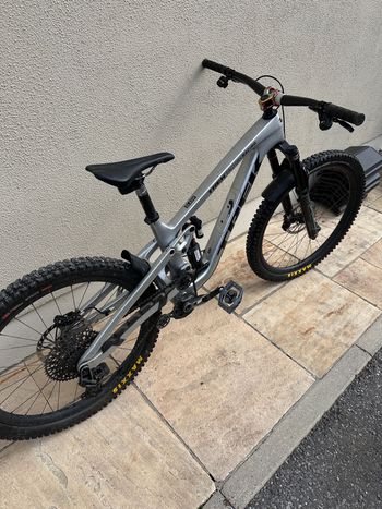 Used Trek Slash 9.9 XX AXS T-Type Gen 6 2024 2024 Mountainbike — image 3 of 6