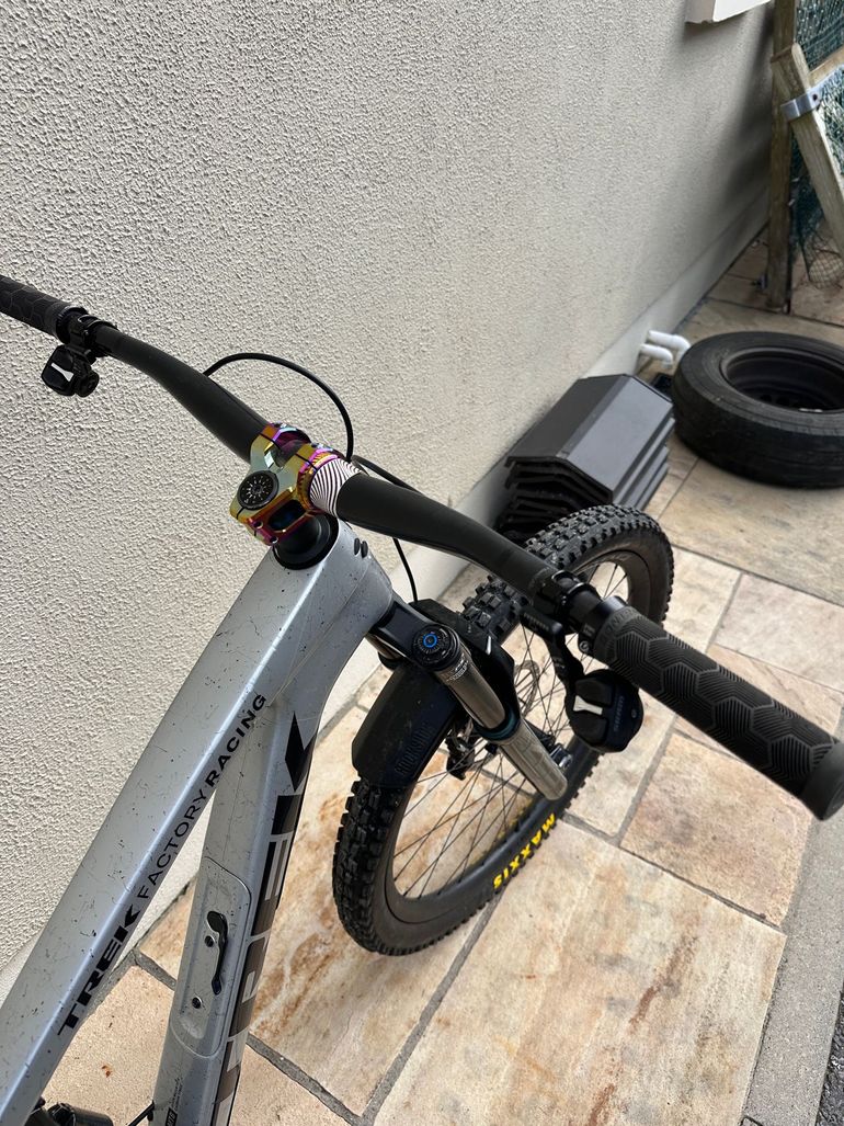 Used Trek Slash 9.9 XX AXS T-Type Gen 6 2024 2024 Mountainbike — image 5 of 6