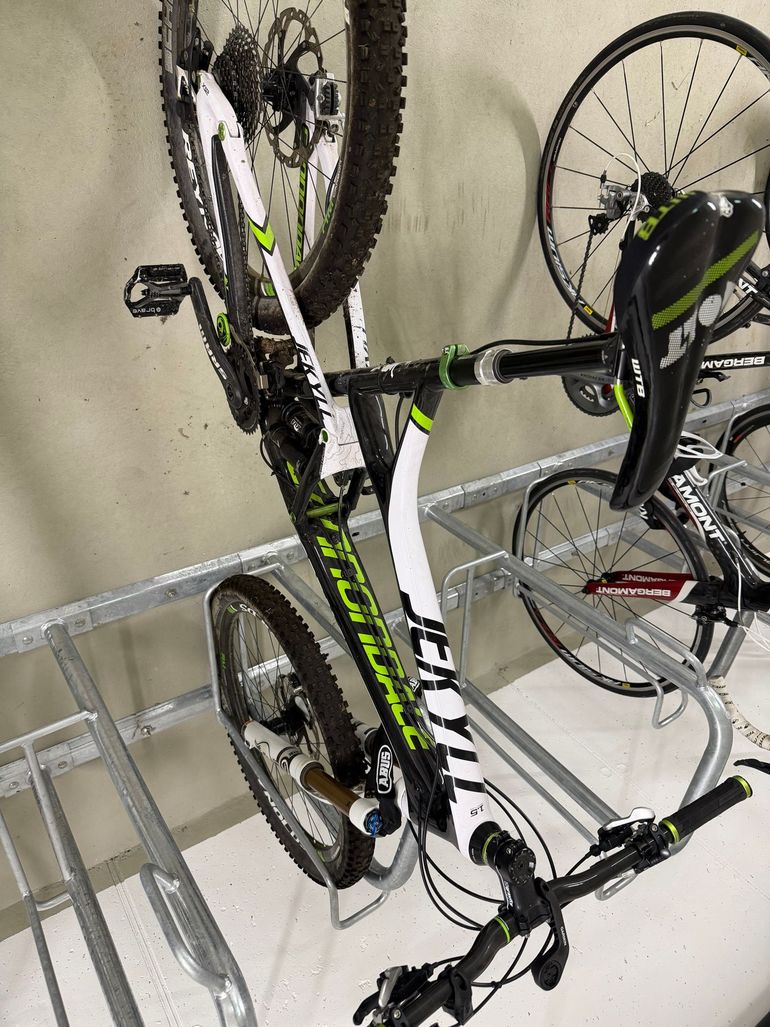 Used Cannondale Jekyll 1 2025 2025 Mountainbike, Black, 29 — image 1 of 3