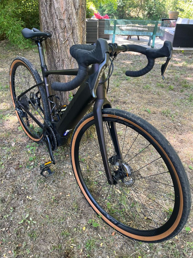 Used Giant Revolt E+ 2022 2022 Road & Gravel — image 1 of 8