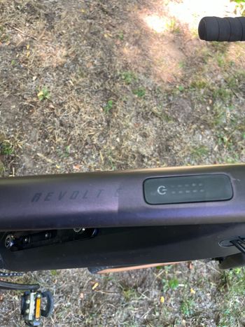 Used Giant Revolt E+ 2022 2022 Road & Gravel — image 7 of 8