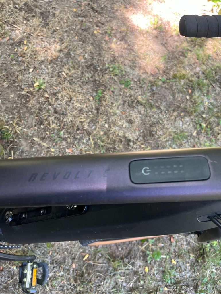 Used Giant Revolt E+ 2022 2022 Road & Gravel — image 7 of 8