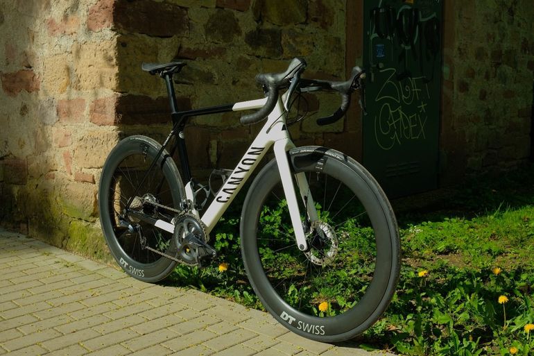 Used Canyon Ultimate CF SL Disc 8.0 2020 2020 Road & Gravel, White — image 3 of 3