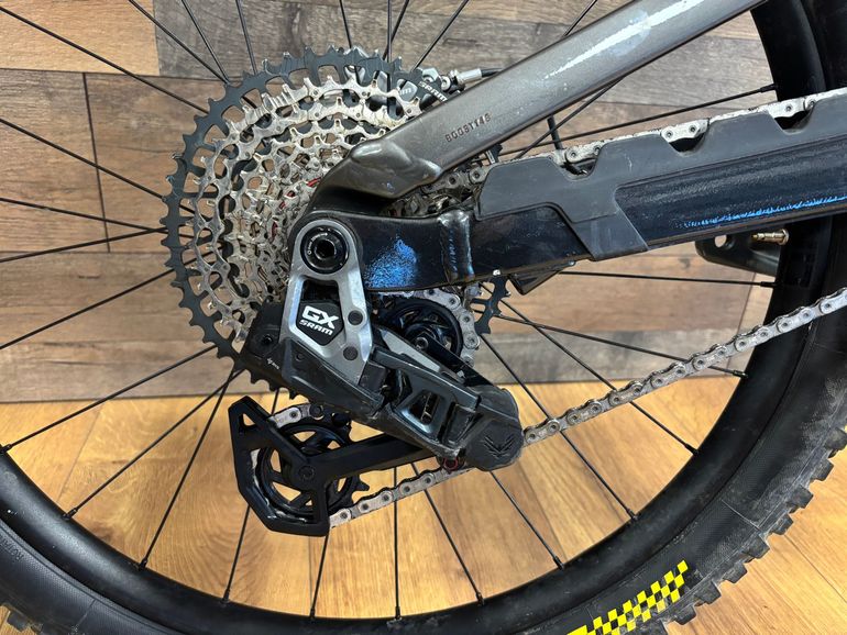 Used Trek Slash 9 GX AXS T-Type Gen 6 2025 2025 Mountainbike — image 3 of 5