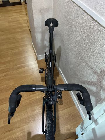 Giant Revolt Advanced 3 2022 2022 Road & Gravel d'occasion — image 4 sur 5