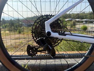 Used Mondraker CHRONO 2022 2022 Mountainbike, White, 29 — image 4 of 7