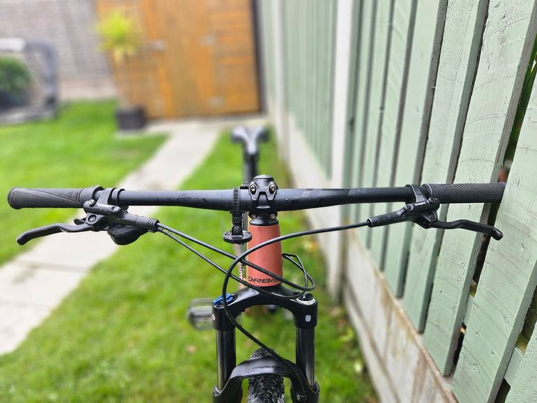 Used Orbea ONNA 20 2024 2024 Mountainbike, Rosso — image 4 of 6