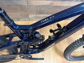 Used Trek Fuel EX 9.8 XT Gen 6 2023 2023 Mountainbike, Blue, 29 — image 6 of 8