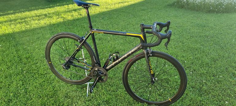 Used Focus Izalco Max, Campagnolo Super Rekord 2016 Road & Gravel, Schwarz — image 1 of 18