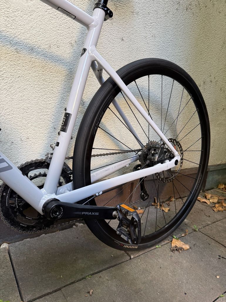 Used Specialized Allez Shimano Tiagra 2023 Road & Gravel, Light Gray — image 9 of 11