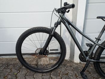 Used Specialized Pitch 27,5 2020 2020 Mountainbike, Light Gray — image 7 of 9