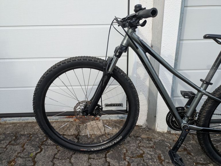 Used Specialized Pitch 27,5 2020 2020 Mountainbike, Light Gray — image 7 of 9