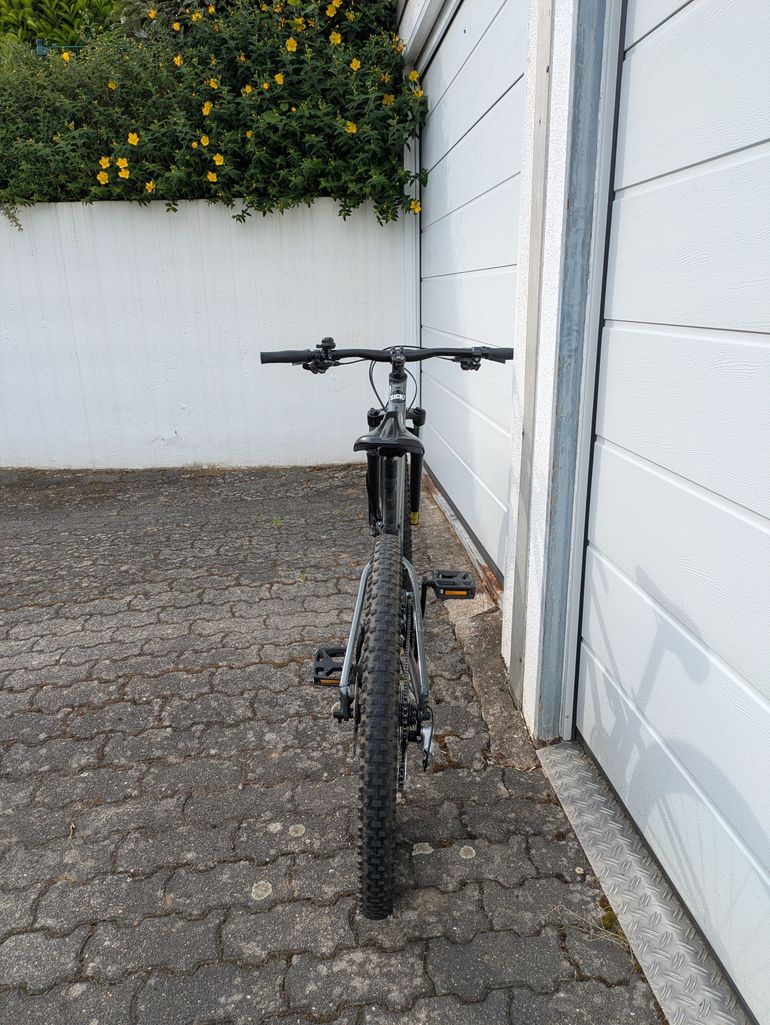 Used Specialized Pitch 27,5 2020 2020 Mountainbike, Light Gray — image 8 of 9