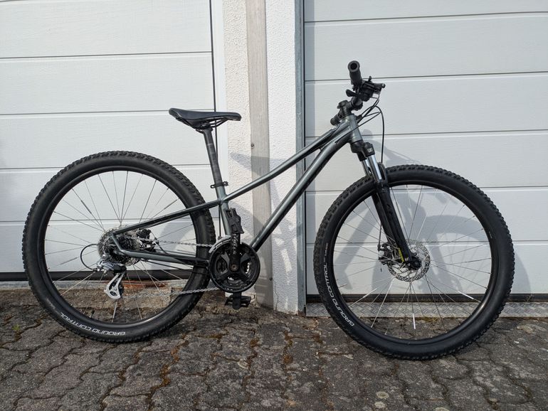 Used Specialized Pitch 27,5 2020 2020 Mountainbike, Light Gray — image 1 of 9