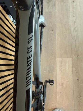 Used Canyon Ultimate CF SL 7 Disc 2022 2022 Road & Gravel, Light Gray — image 7 of 10