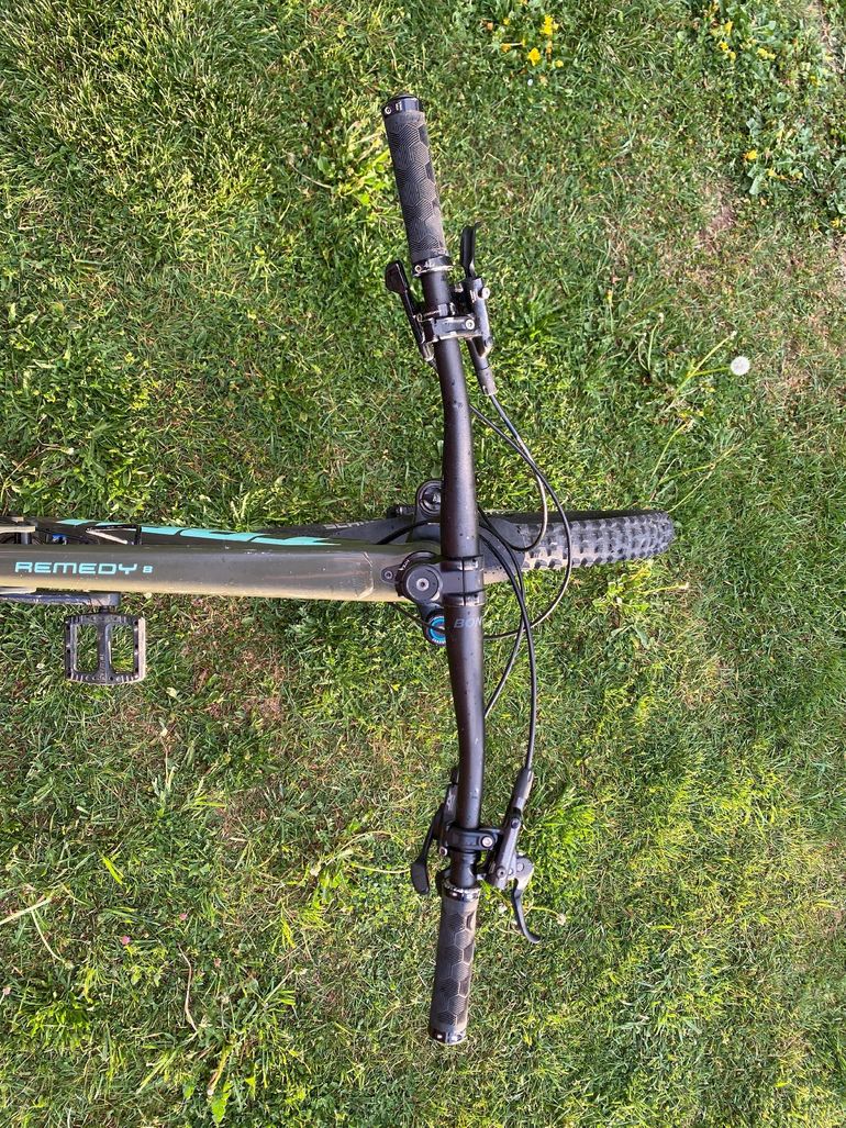 Gebrauchtes Trek Remedy 8 2022 2022 Mountainbike, Grün, 27.5 — Bild 4 von 6