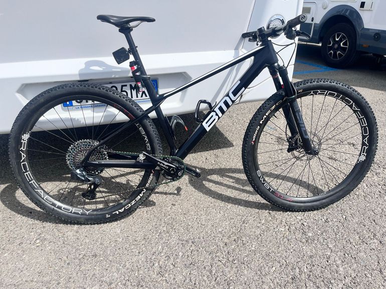 Used BMC Twostroke 01 ONE 2022 2022 Mountainbike, Black — image 1 of 12