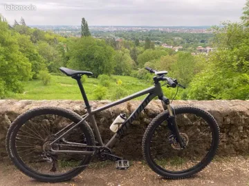 Tweedehands Specialized Men's Rockhopper Comp 2019 2019 MTB