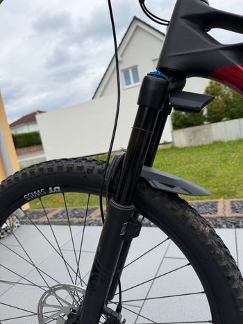 Used Mondraker FOXY CARBON R 2022 2022 Mountainbike, Red, 29 — image 9 of 9