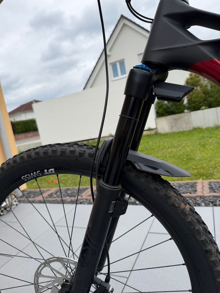 Used Mondraker FOXY CARBON R 2022 2022 Mountainbike, Red, 29 — image 9 of 9