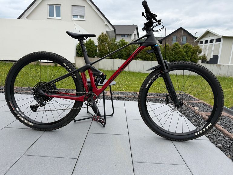 Used Mondraker FOXY CARBON R 2022 2022 Mountainbike, Red, 29 — image 1 of 9