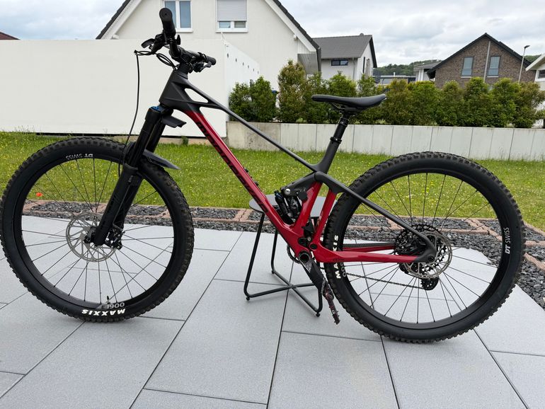 Used Mondraker FOXY CARBON R 2022 2022 Mountainbike, Red, 29 — image 2 of 9