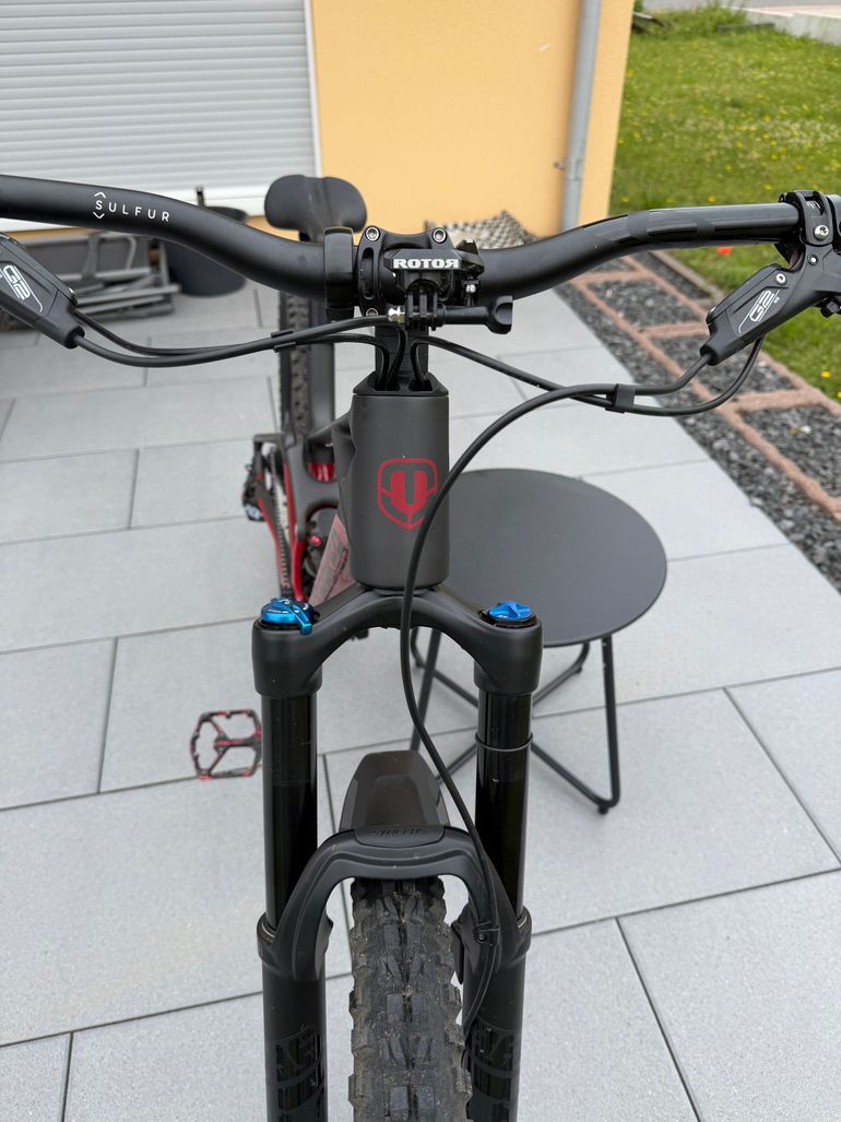 Used Mondraker FOXY CARBON R 2022 2022 Mountainbike, Red, 29 — image 7 of 9