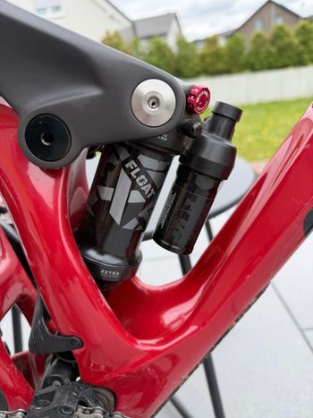 Used Mondraker FOXY CARBON R 2022 2022 Mountainbike, Red, 29 — image 4 of 9