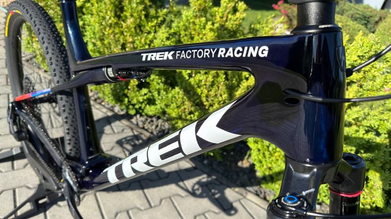 Used Trek Supercaliber SLR 9.8 X0 AXS T-Type Gen 2 2026 2026 Mountainbike, Blue, 29 — image 2 of 14