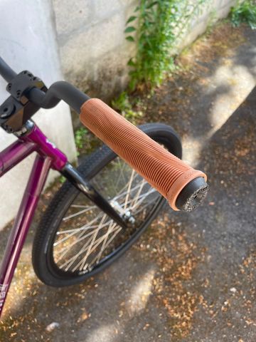 Volume Thrasher V2 2024 Urban usato, Viola — immagine 8 di 10