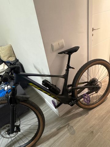 Used Scott Spark RC Comp 2024 2024 Mountainbike, Black, 29 — image 1 of 5