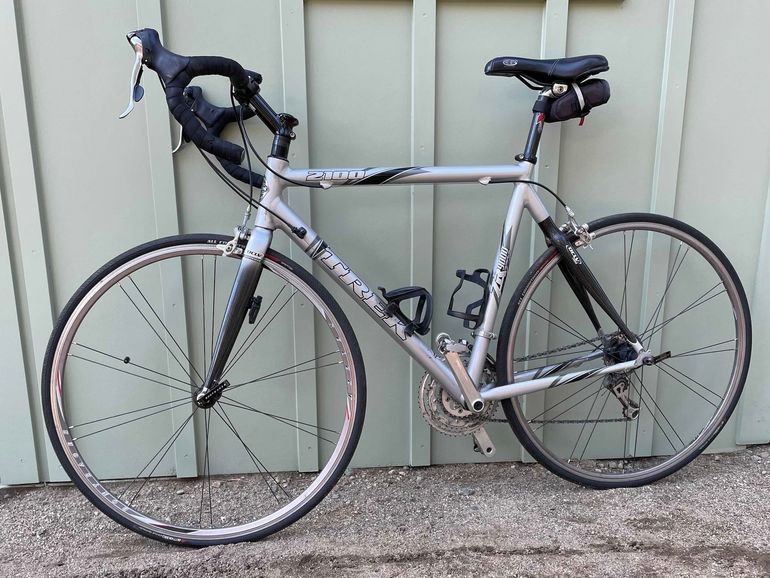 Used Trek 2100 Shimano Ultegra 2004 Road & Gravel, Light Gray — image 2 of 6