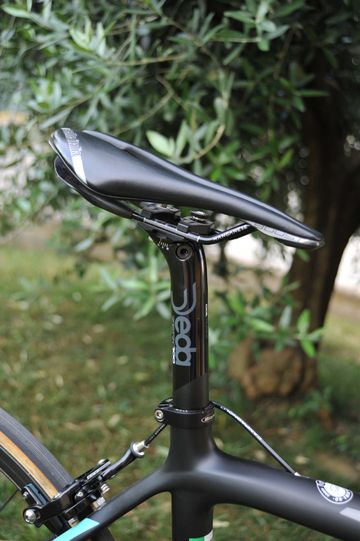 Used Bianchi Sempre pro Campagnolo Veloce 2018 Road & Gravel, Black — image 5 of 11