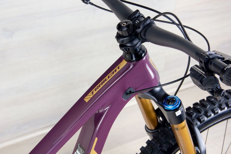 Used Pivot Trailcat LT Team 2025 Mountainbike, Purple — image 9 of 19