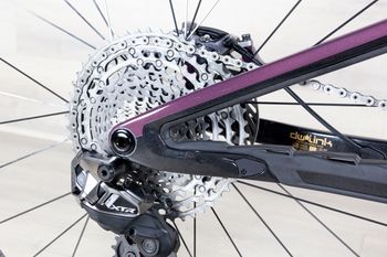 Used Pivot Trailcat LT Team 2025 Mountainbike, Purple — image 8 of 19
