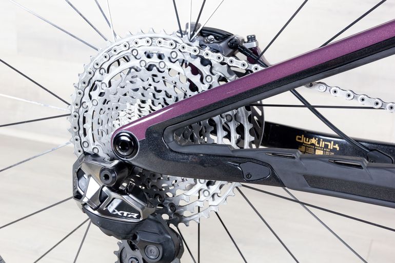Used Pivot Trailcat LT Team 2025 Mountainbike, Purple — image 8 of 19