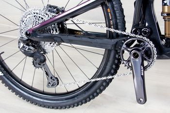 Used Pivot Trailcat LT Team 2025 Mountainbike, Purple — image 7 of 19