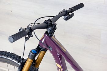 Used Pivot Trailcat LT Team 2025 Mountainbike, Purple — image 15 of 19